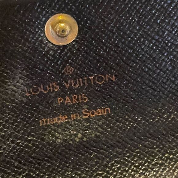 *Very Worn* Authentic Louis Vuitton 2004 Black Epi Leather 6 Key Case - Picture 6 of 10